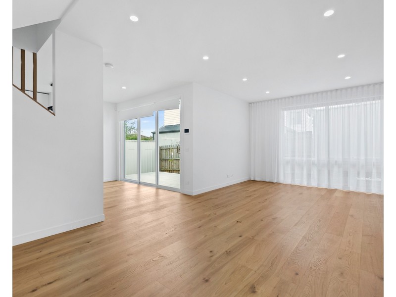2 & 3/18 Magnolia Street, Oak Park VIC 3046
