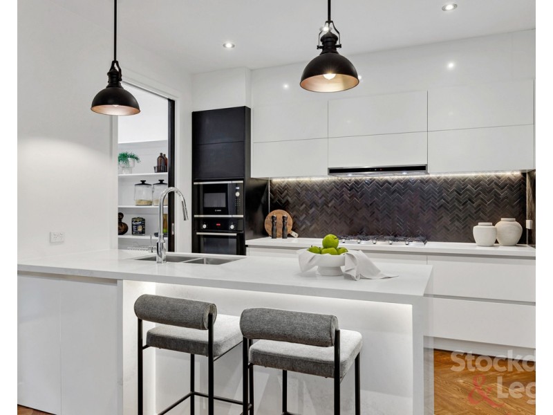 2 Pimbial Court, Hadfield VIC 3046