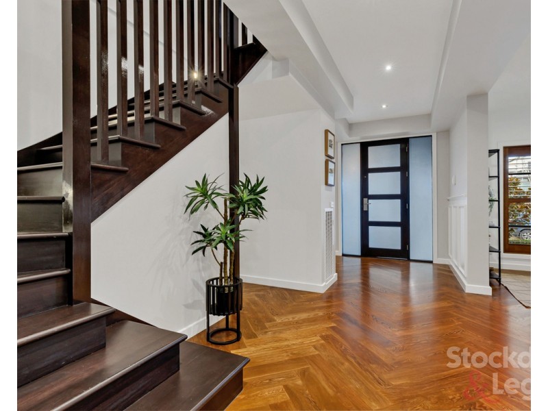 2 Pimbial Court, Hadfield VIC 3046