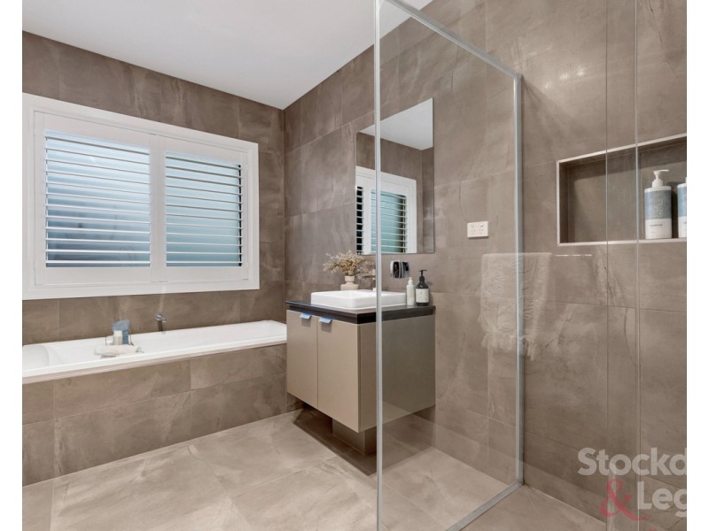2 Pimbial Court, Hadfield VIC 3046