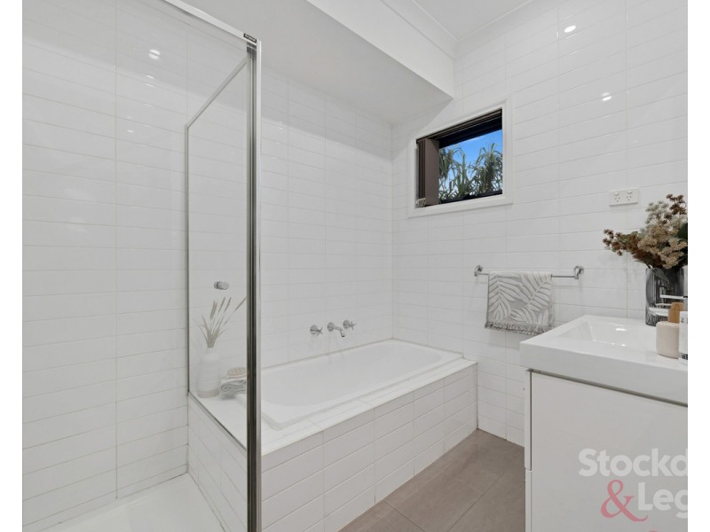 2/10 Churchill Street, Glenroy VIC 3046