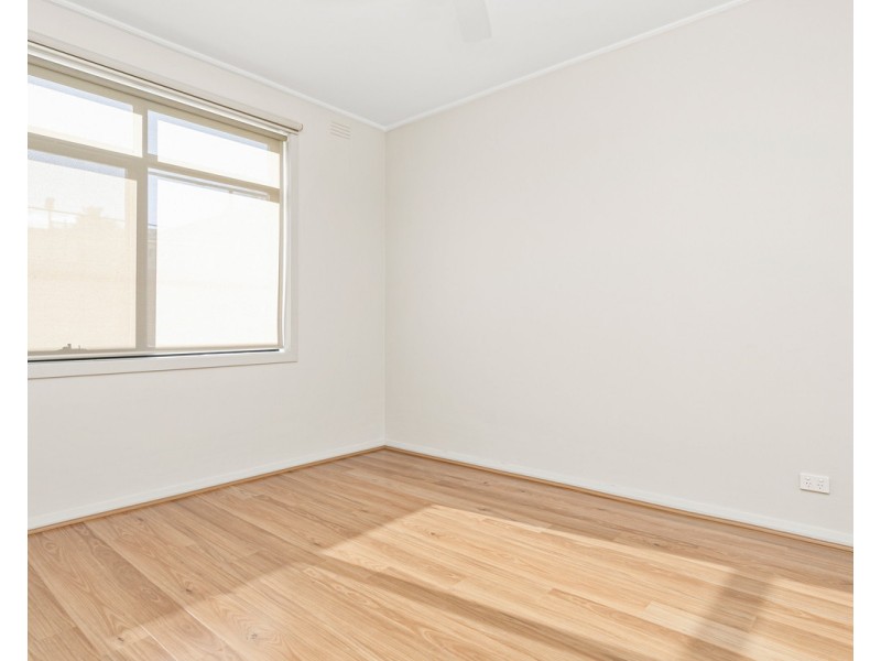 1/64 New Road, Oak Park VIC 3046
