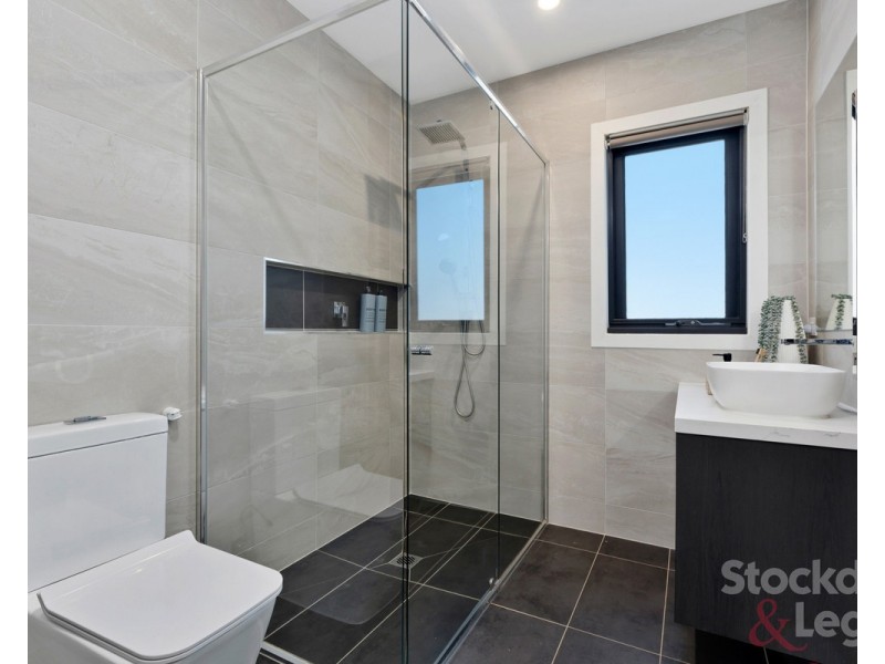 2/8 Leonard Avenue, Glenroy VIC 3046