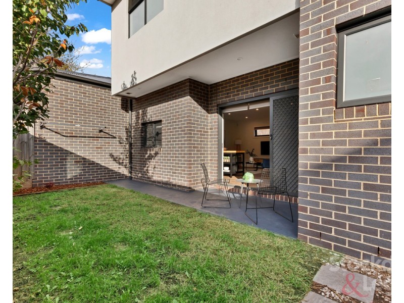 2/8 Leonard Avenue, Glenroy VIC 3046
