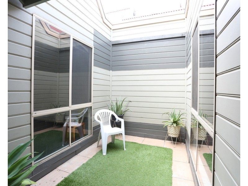 2/9 Sherwood Street, Hadfield VIC 3046