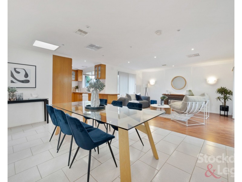 28 Wolverton Drive, Gladstone Park VIC 3043