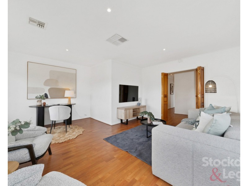 28 Wolverton Drive, Gladstone Park VIC 3043