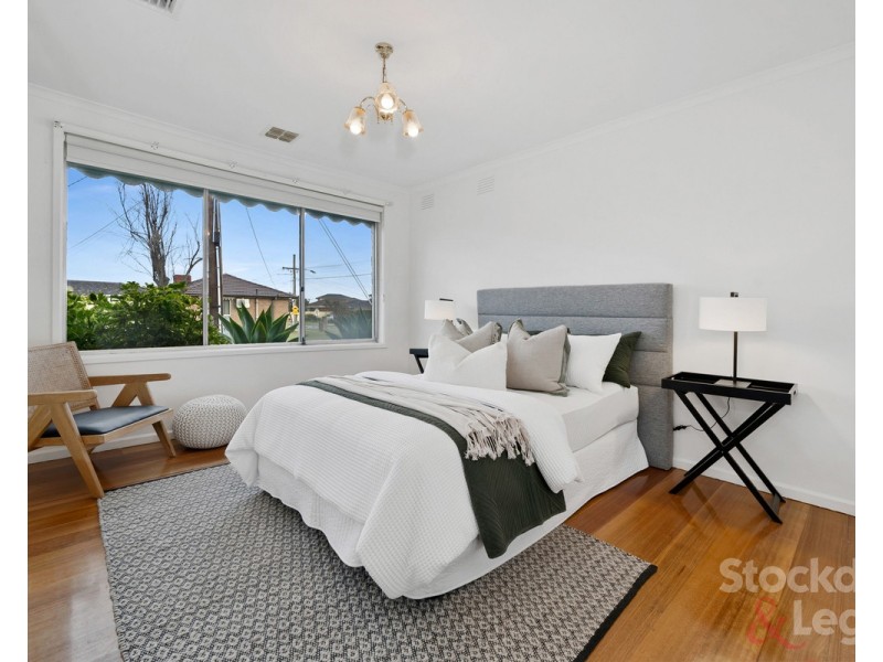 28 Wolverton Drive, Gladstone Park VIC 3043