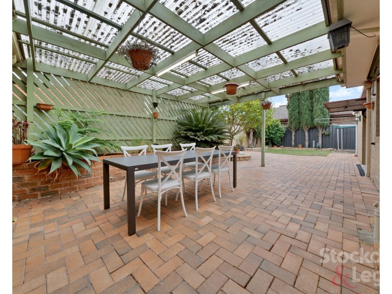 28 Wolverton Drive, Gladstone Park VIC 3043