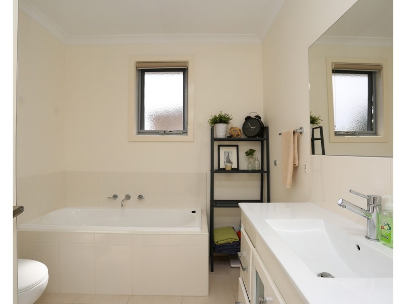 1/56 Winifred Street, Oak Park VIC 3046