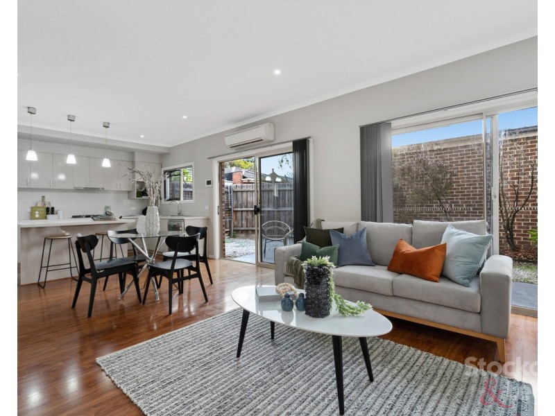 2/44 Gladstone Parade, Glenroy VIC 3046