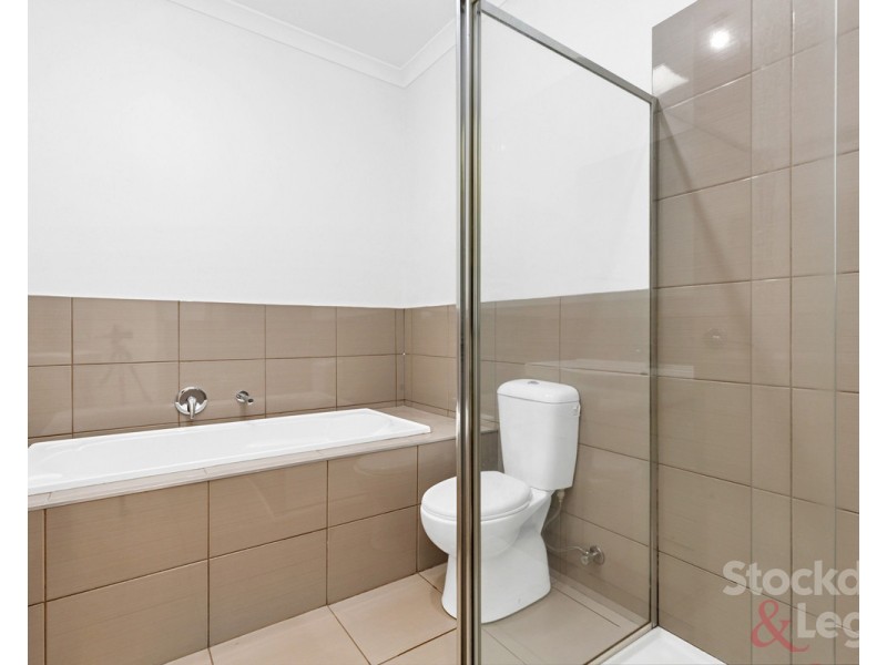 2/25 Ortolan Avenue, Broadmeadows VIC 3047