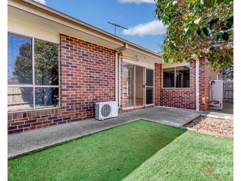 2/25 Ortolan Avenue, Broadmeadows VIC 3047