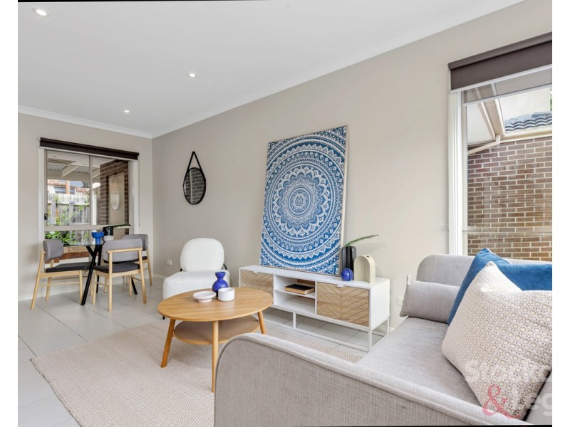 2/66 Sunset Boulevard, Jacana VIC 3047