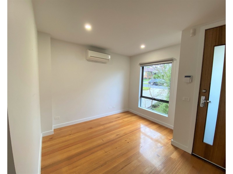 9A Freeland Grove, Jacana VIC 3047