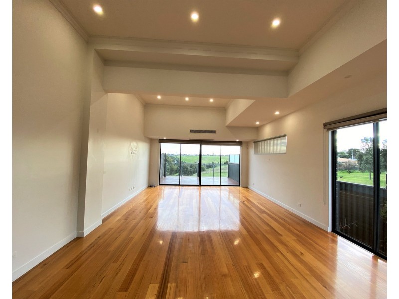 9A Freeland Grove, Jacana VIC 3047