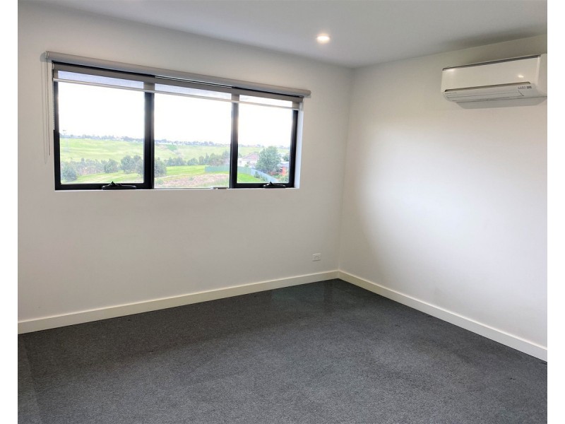 9A Freeland Grove, Jacana VIC 3047