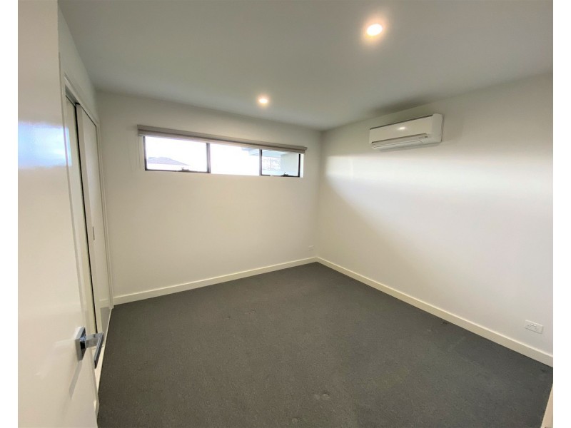 9A Freeland Grove, Jacana VIC 3047