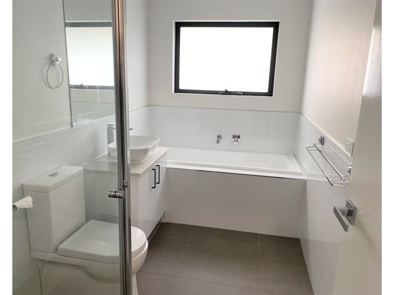 9A Freeland Grove, Jacana VIC 3047