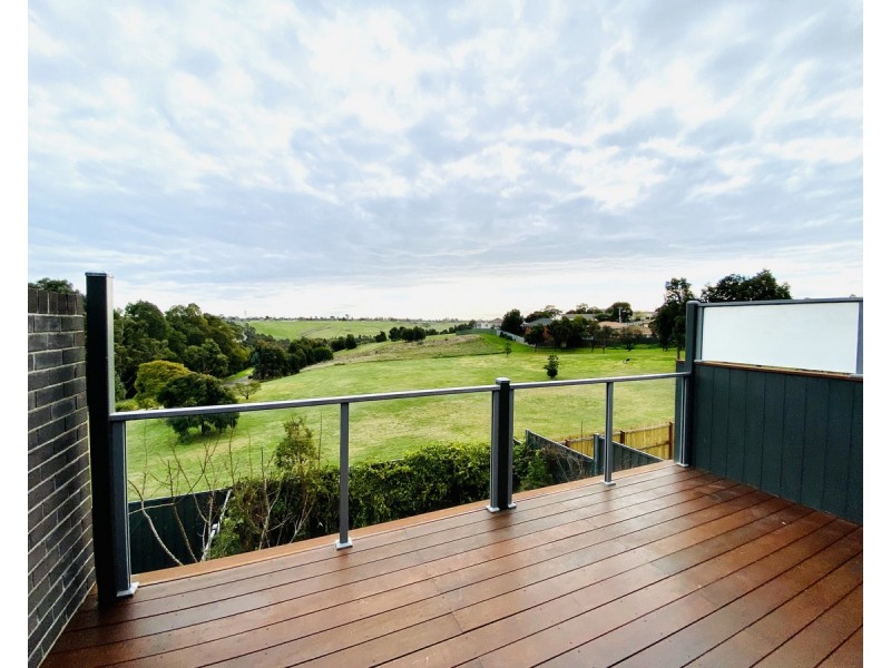 9A Freeland Grove, Jacana VIC 3047