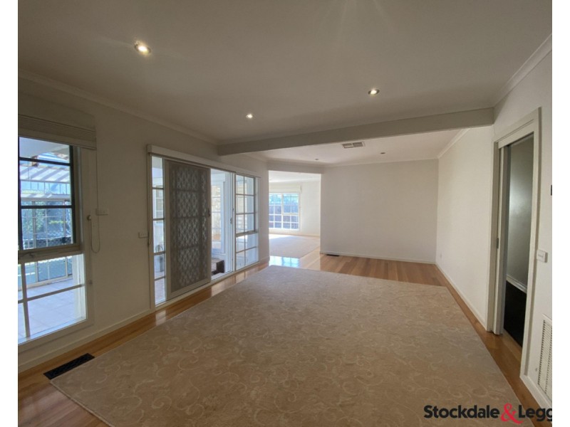 17 Lancaster Court, Greenvale VIC 3059