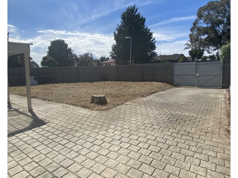 20 Manuka Place, Meadow Heights VIC 3048