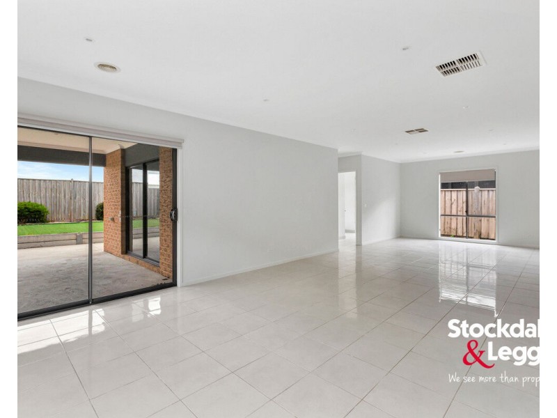 4 Oak Leaf Street, Greenvale VIC 3059