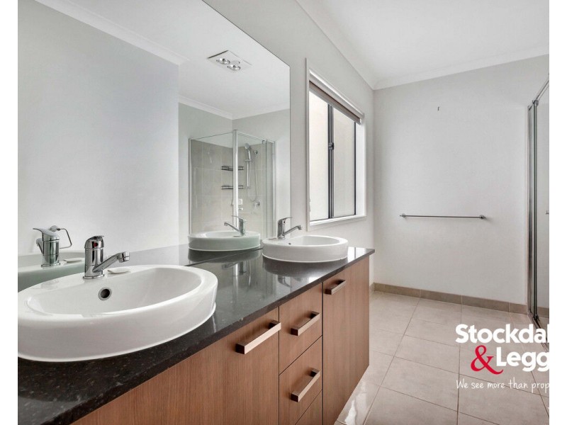 4 Oak Leaf Street, Greenvale VIC 3059