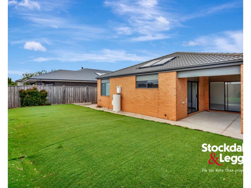 4 Oak Leaf Street, Greenvale VIC 3059