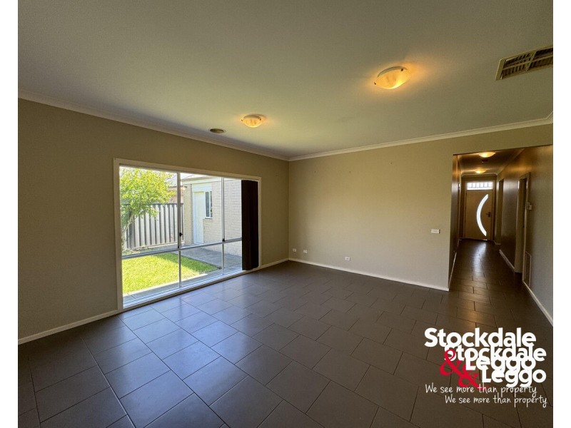 26 Dempster Drive, Craigieburn VIC 3064