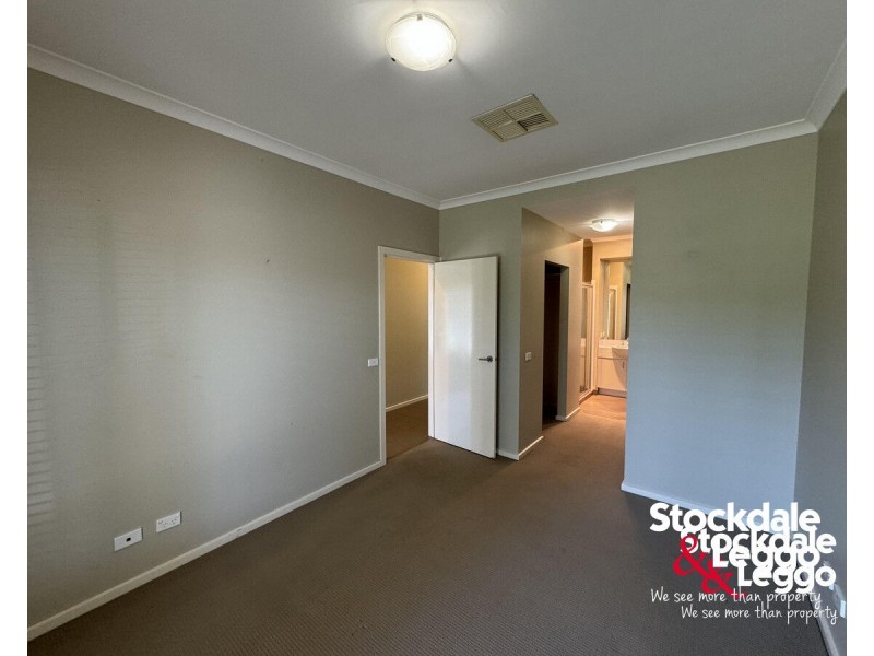 26 Dempster Drive, Craigieburn VIC 3064