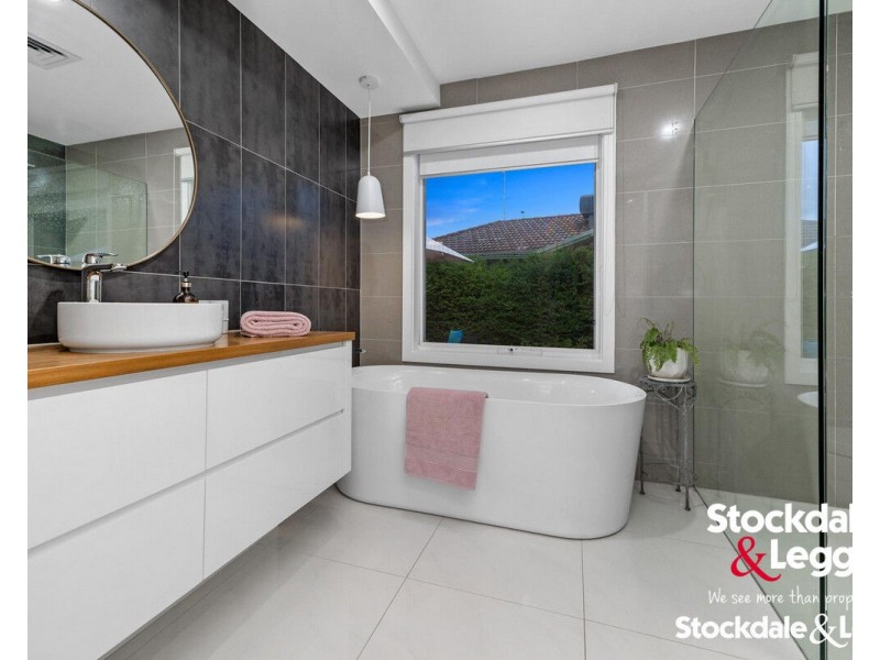 6 North Circular Road, Gladstone Park VIC 3043