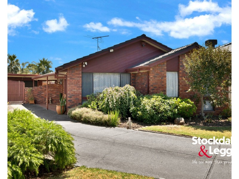 3 Sceptre Crt, Taylors Lakes VIC 3038