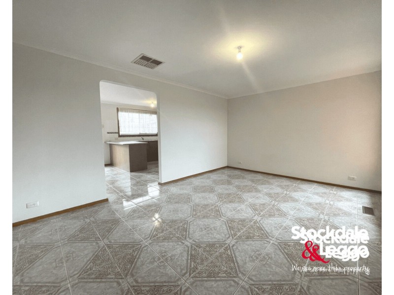 8 Banksia Place, Meadow Heights VIC 3048