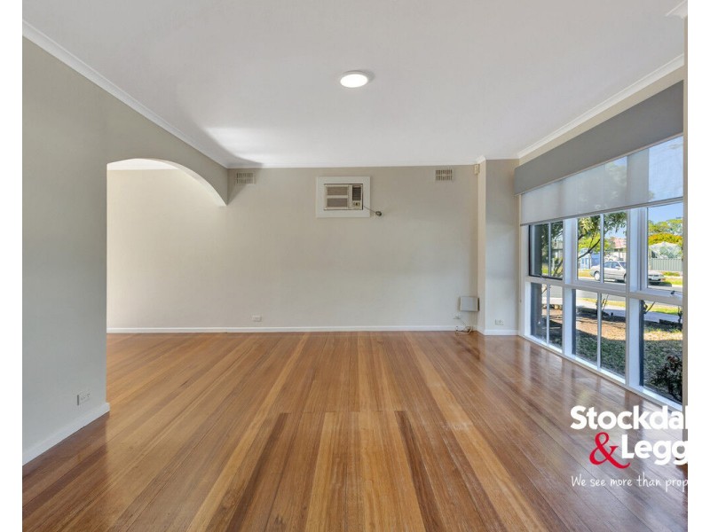 1 Elvin Close, Gladstone Park VIC 3043