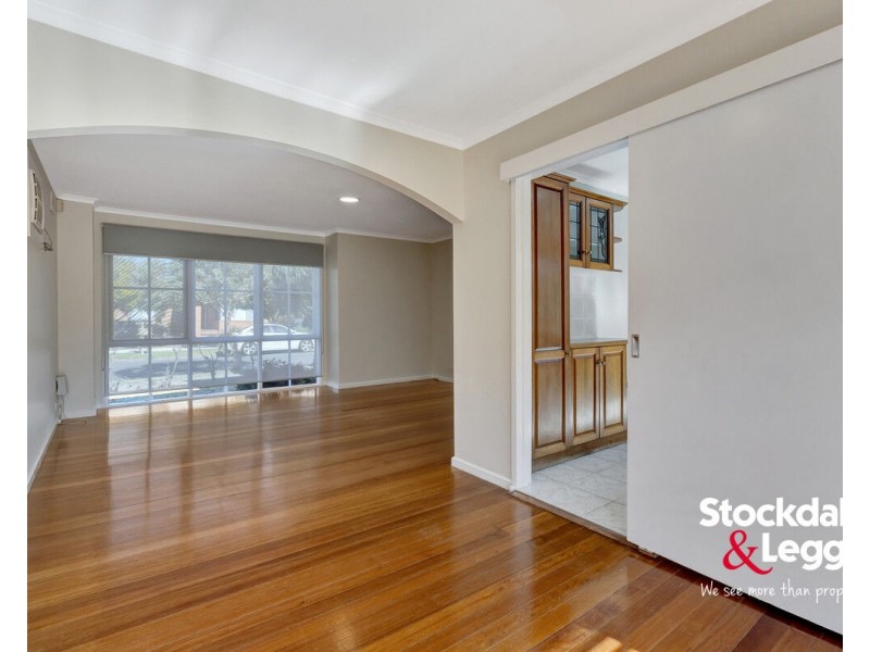 1 Elvin Close, Gladstone Park VIC 3043