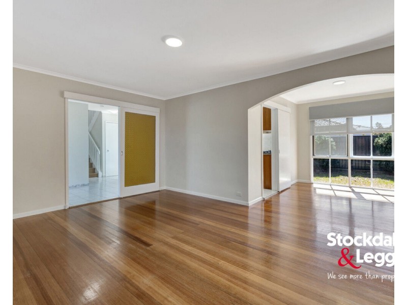 1 Elvin Close, Gladstone Park VIC 3043