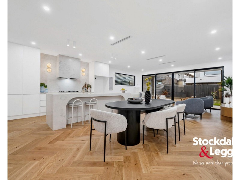 25A Grandison Grove, Oak Park VIC 3046