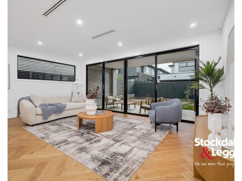 25A Grandison Grove, Oak Park VIC 3046