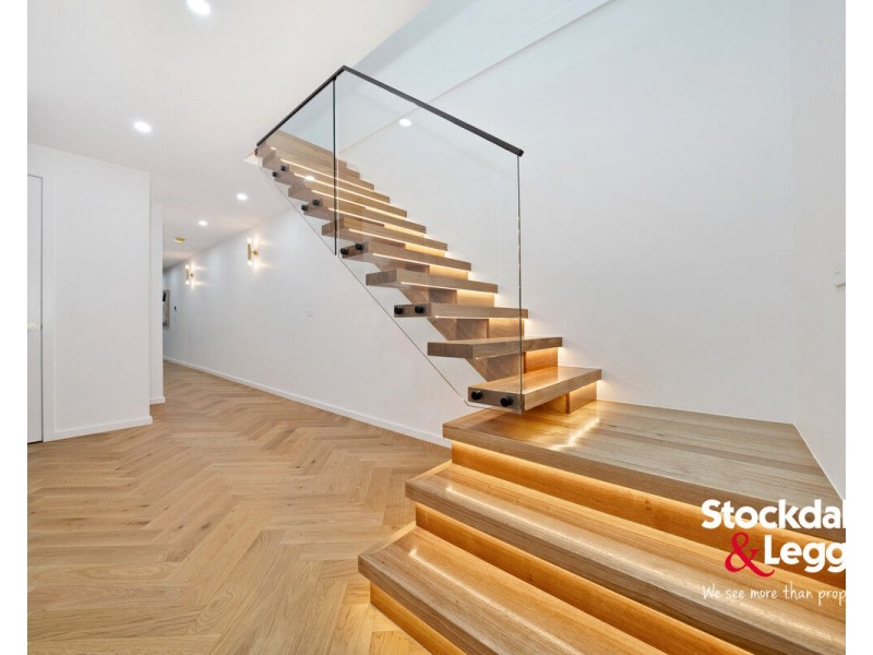 25A Grandison Grove, Oak Park VIC 3046