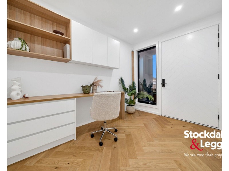 25A Grandison Grove, Oak Park VIC 3046