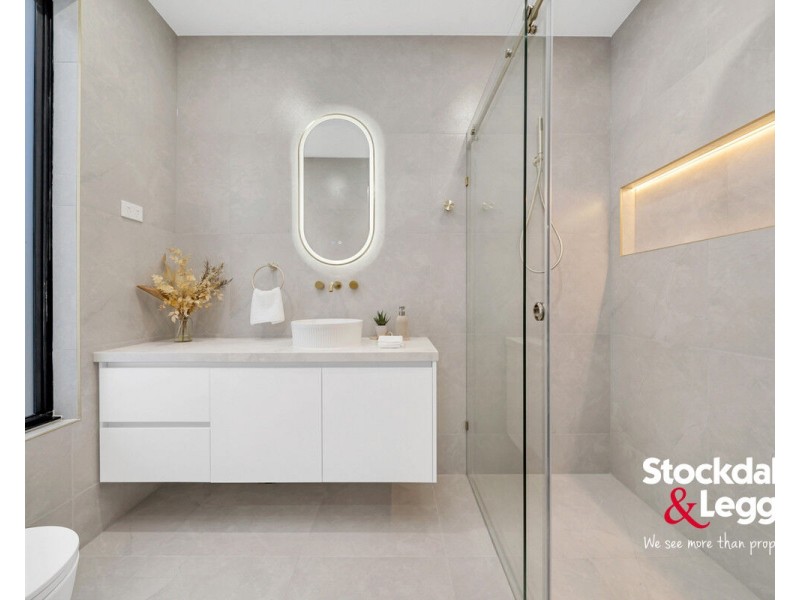 25A Grandison Grove, Oak Park VIC 3046