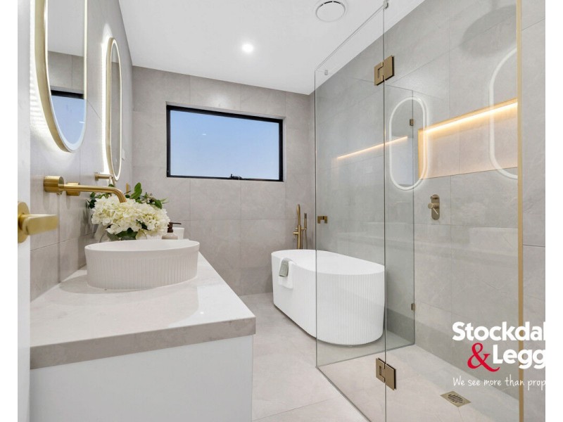 25A Grandison Grove, Oak Park VIC 3046