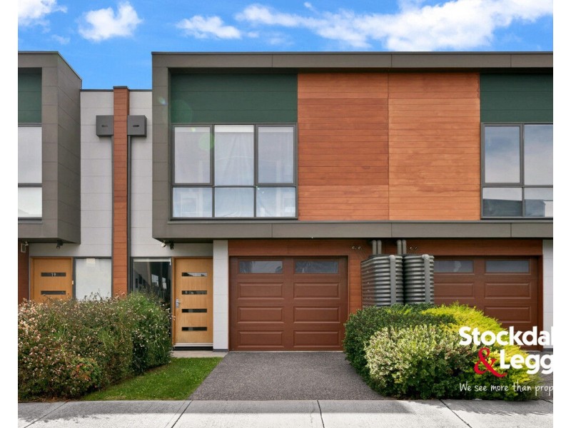 18 Stonewood Circuit, Hadfield VIC 3046