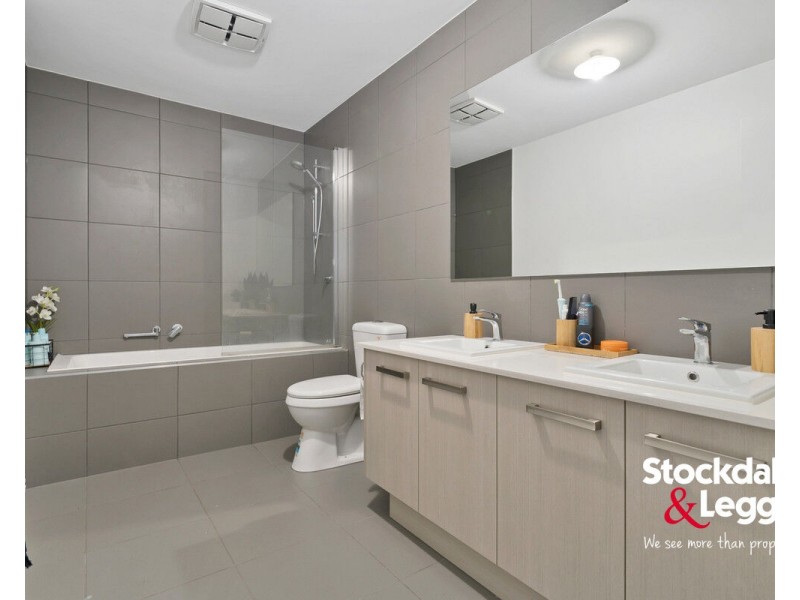 18 Stonewood Circuit, Hadfield VIC 3046