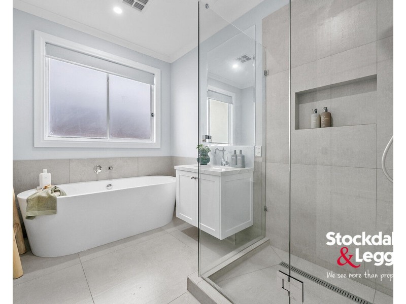 1 Pimbial Court, Hadfield VIC 3046