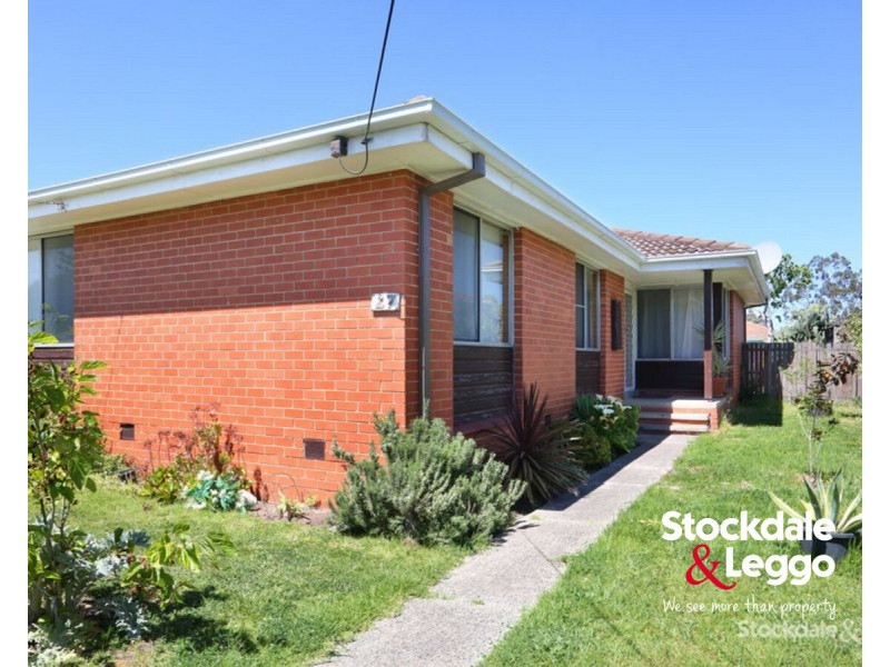 27 Pearson Crescent, Coolaroo VIC 3048