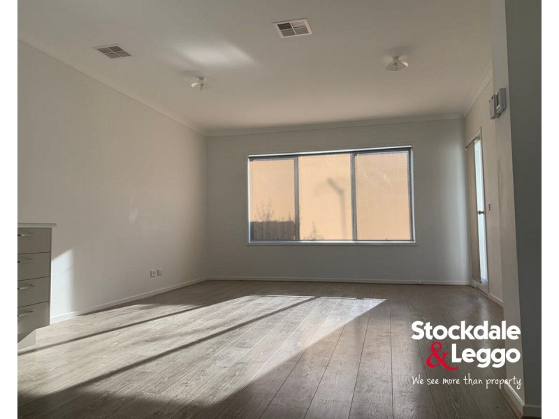 7 Leicester Way, Mickleham VIC 3064