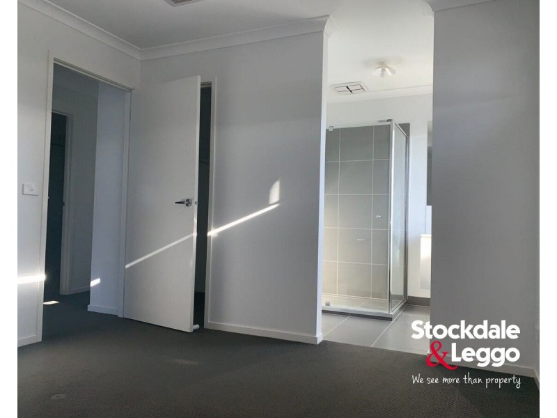 7 Leicester Way, Mickleham VIC 3064