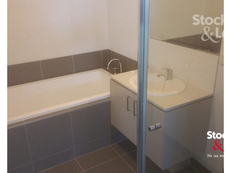 7 Leicester Way, Mickleham VIC 3064